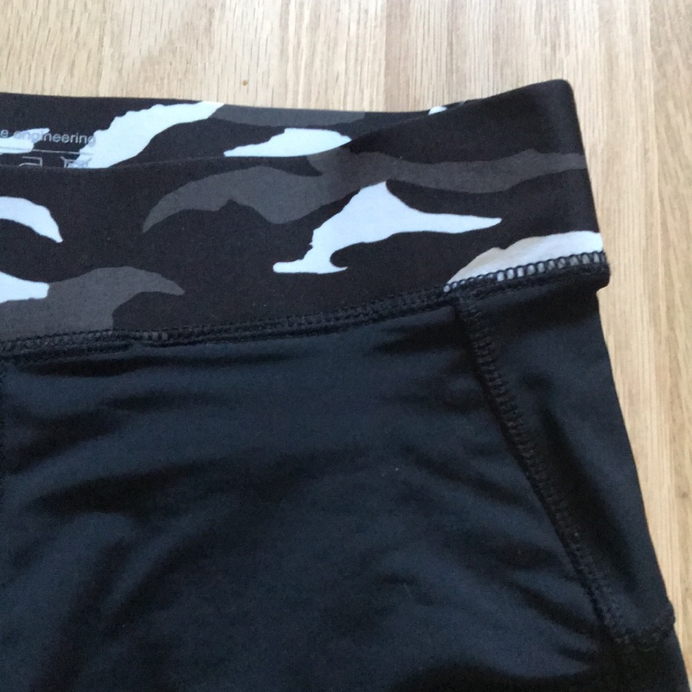 Human Performance Engineering Cropped Leggings - image 3